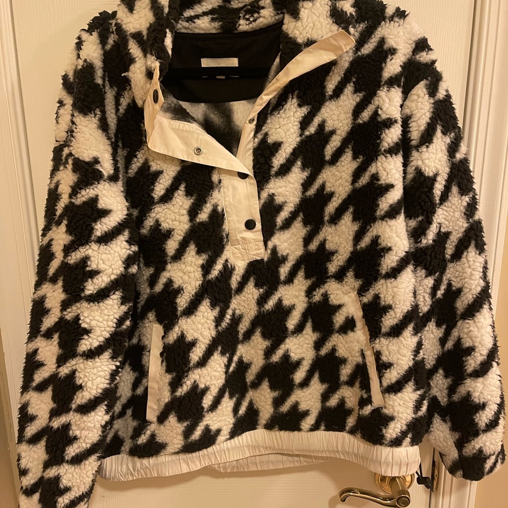Lou & Grey Black and White Fleece Pullover